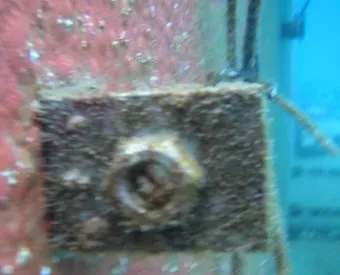 Trasduttore di pressione posizionato sulla diga marina