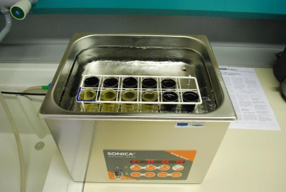 degasificazione con bagno ultrasuoni campioni di vino