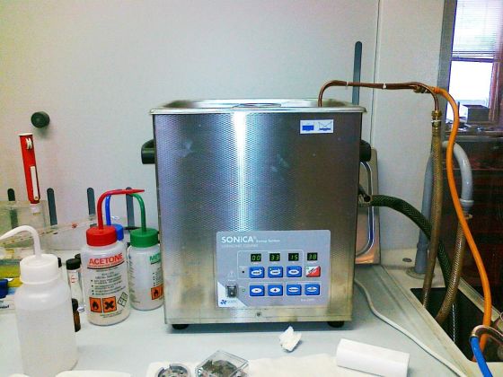 lavatrice ad ultrasuoni per il settore nanotecnologie