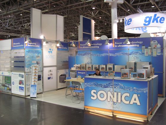 stand SOLTEC presso la Hall 12 D3 della fiera Medica 2010 a Düsseldorf. Le nuove lavatrici ad ultrasuoni SONICA S3