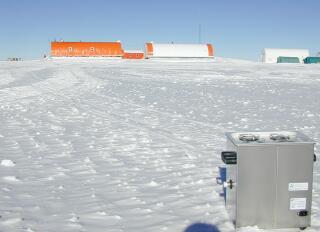 Base Concordia a Dome C, a 3.230 m di altezza e lavatrice Sonica (PNRA)