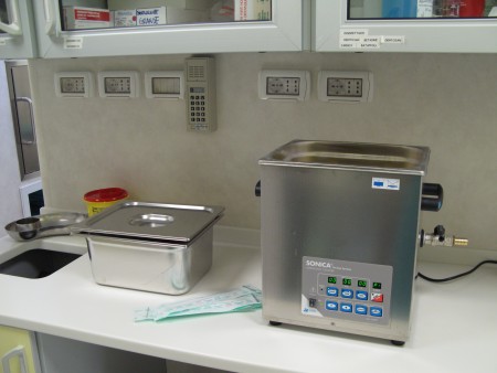 la sala di sterilizzazione presso la clinica Narcodont a Milano