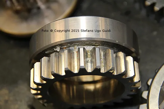 parte meccanica prima del lavaggio ad ultrasuoni - Mechanical part before ultrasonic cleaning