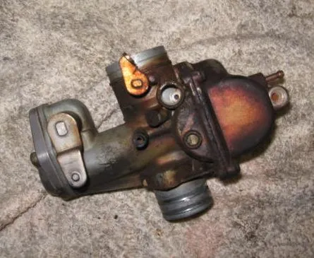 Immagine carburatore Honda CB 500 Four prima del lavaggio in ultrasuoni