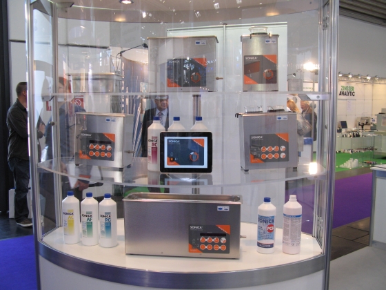 lavatrici ultrasuoni sonica presso stand soltec analytica 2012