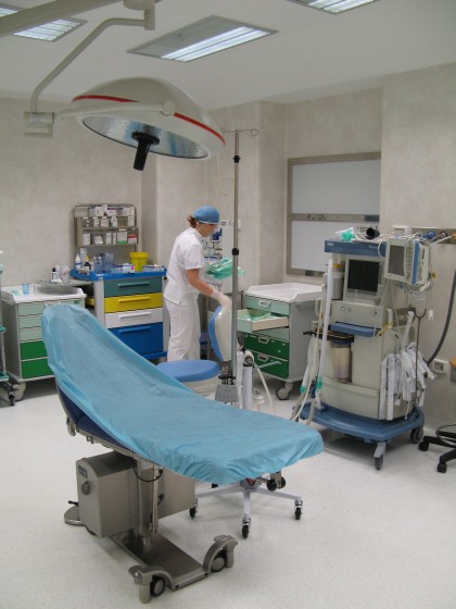 sala operatoria Narcodont Milano. La disinfezione degli strumenti chirurgici